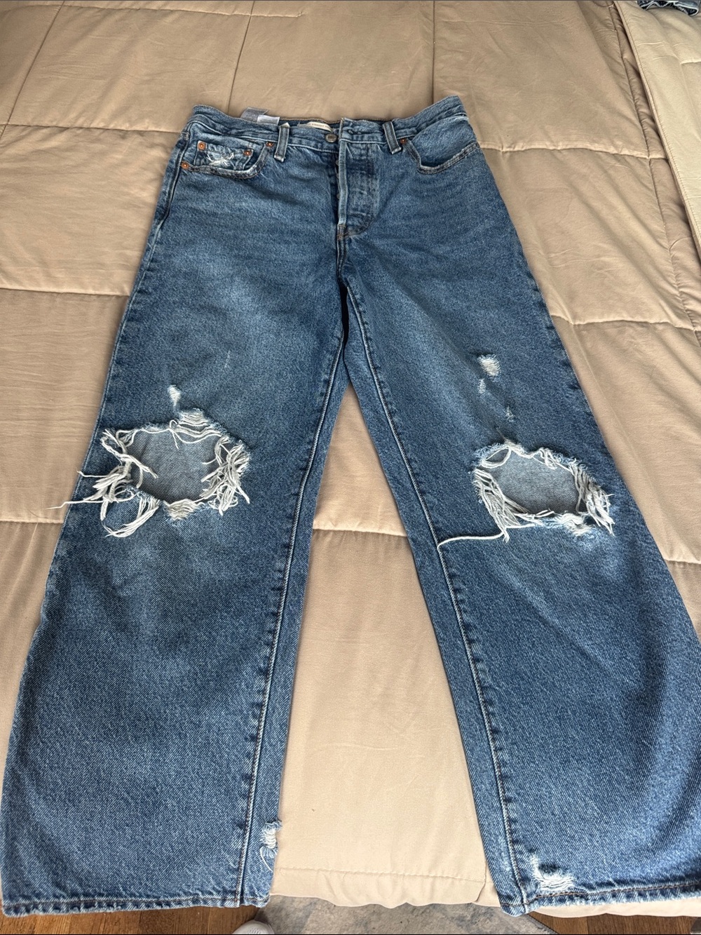 Levi’s Wide-Leg Ripped Women's Jeans in Medium Blue